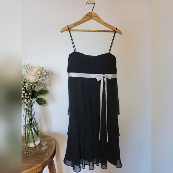 BLACK flowy 3 tiered dress with white high-waisted ribbon. SLfashions. Sz.6 - Picture 1 of 7